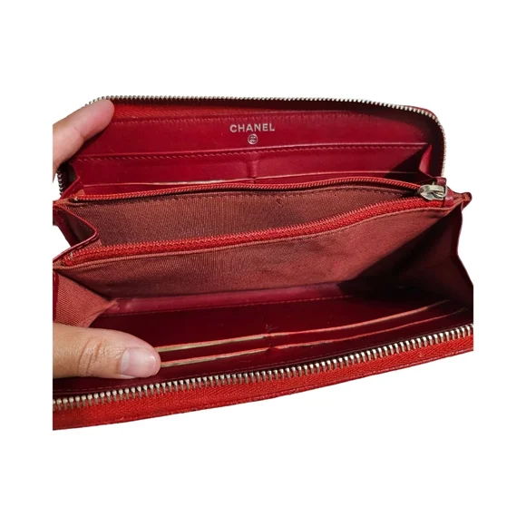 CHANEL Caviar Zippy Wallet - Picture 4 of 7